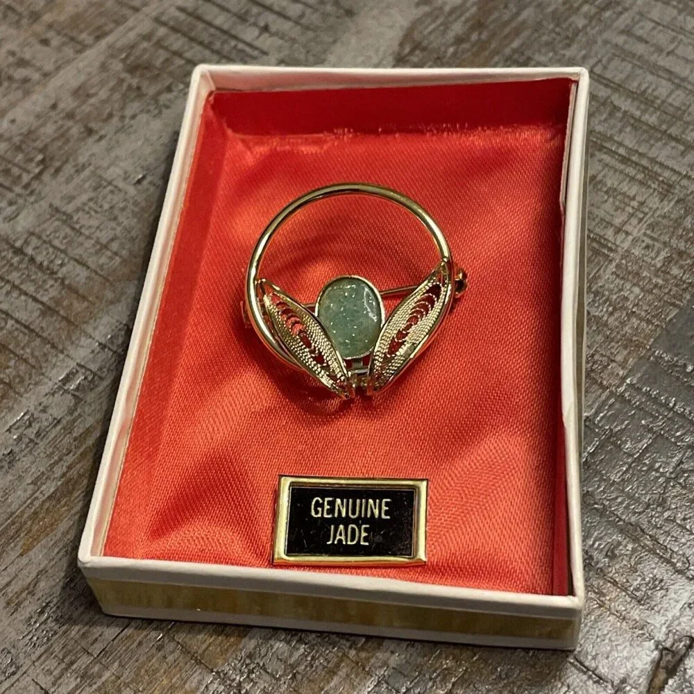 Vintage Gold Tone Genuine Jade Cabochon Filigree Leaves Round Brooch Pin‎ In Box